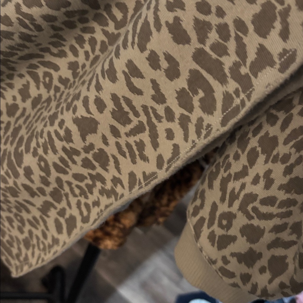 American Eagle Sweatpants / And Sweat shirt
Both New - Picture 6 of 8